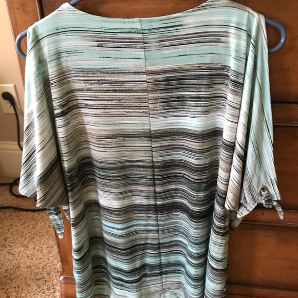 Chico’s cold shoulder top. Size 1 - Picture 2 of 3